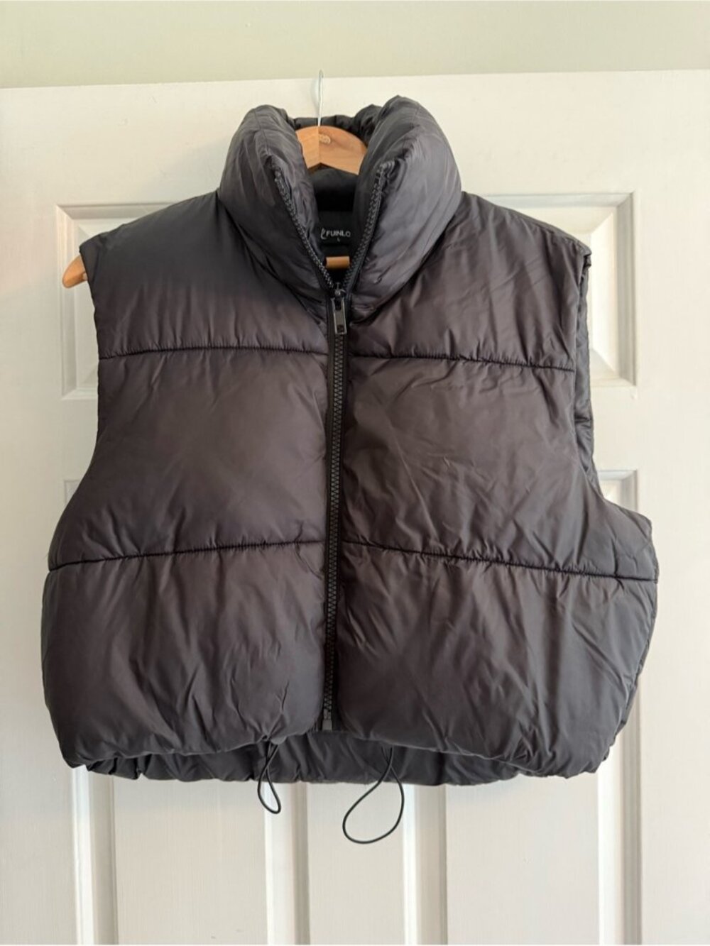 Women’s Black Cropped Puffer Vest Size M